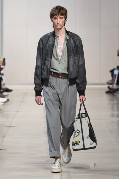 Look 19